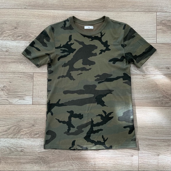 Aritzia Camo T-shirt - Picture 1 of 3